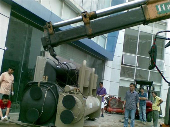 通江县随车吊和汽车吊的核心区别是什么？哪种更省钱？