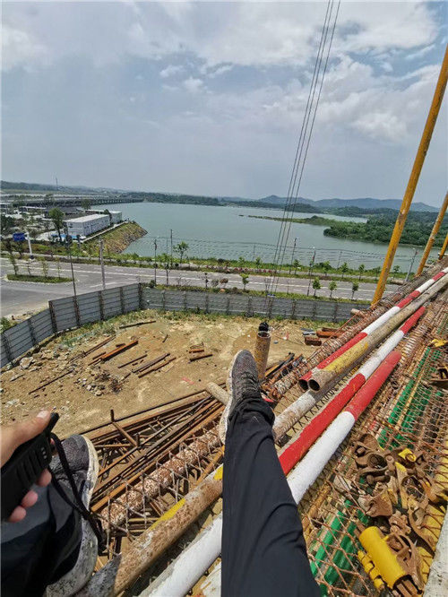 通江县作业中发生设备损坏或人员意外，责任怎么划分？